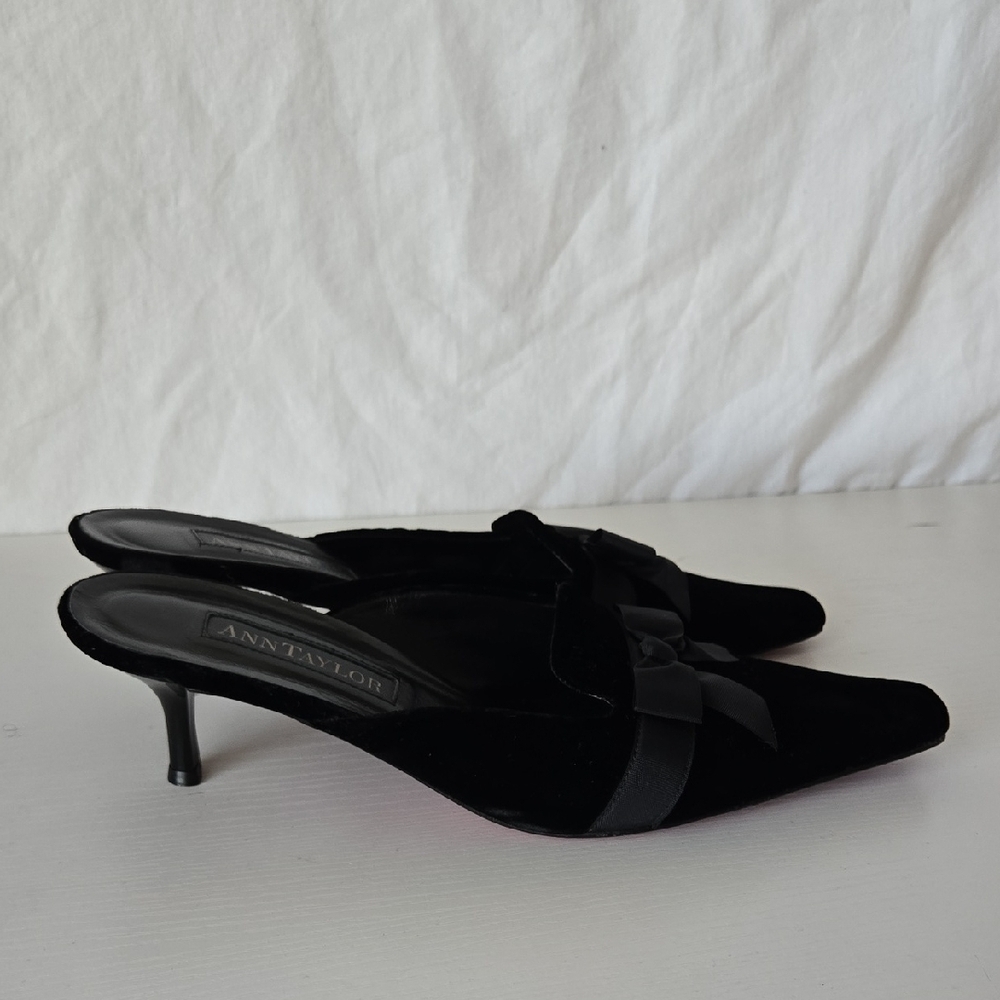 Ann Taylor Vintage Black Velvet Bow Kitten Heel Mules Made In ITALY Size 9M - Picture 6 of 10